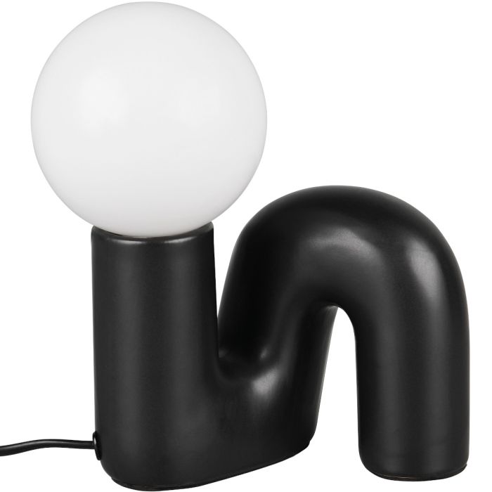 Reality Quinn zwarte tafellamp van 21,5 cm hoog met N vormige lampvoet van keramiek met rond glazen lichtbol met een diameter van 10 cm op de N