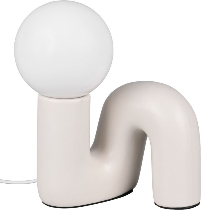 Reality Quinn warm grijze tafellamp van 21,5 cm hoog met N vormige lampvoet van keramiek met rond glazen lichtbol met een diameter van 10 cm op de N