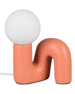 Reality Quinn abrikoos kleurige tafellamp van 21,5 cm hoog met N vormige lampvoet van keramiek met rond glazen lichtbol met een diameter van 10 cm op de N