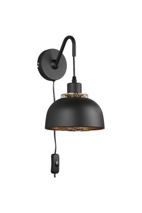 Trio Punch wandlamp met hangende zwart metalen kap met een diameter van 18cm en een goudkleurig gaas binnenin en snoer met stekker