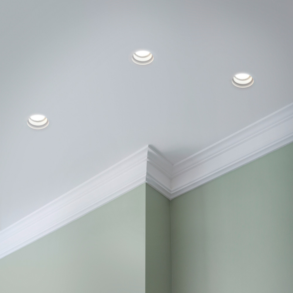 Plafond met drie mee gestucte inbouwspots